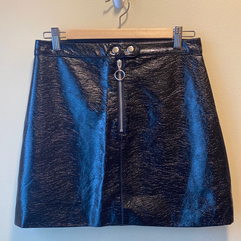 ✨NEW✨ H&M BLACK PATENT LEATHER MINI SKIRT
